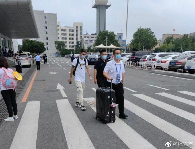 　　　　故事产生的时候、地址、情节都不主要，乃至可以说是俗套的，回结为一句话，那就是：一个通俗家庭在窘境中固执保存的故事。
